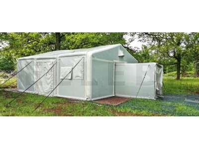 Tenda MAG, modulo abitativo gonfiabile a doppia parete rigida — installata all'aperto su prato
