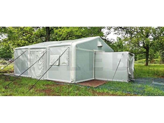 tenda-mag-esterno Tenda MAG, modulo abitativo gonfiabile a doppia parete rigida — installata all'aperto su prato